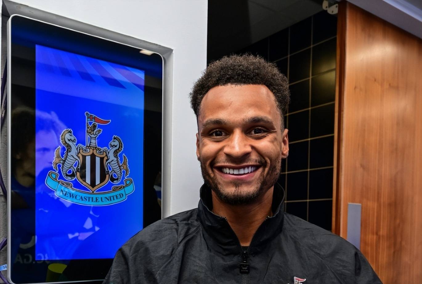 九游账号登录中心官网-集结日纽卡斯尔备战英超；豪取连胜细节曝光；引发热议；更衣室氛围转暖(美剧无耻之徒卡尔)